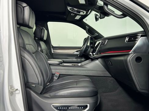 Used 2024 Jeep Grand Wagoneer L 4WD image 11