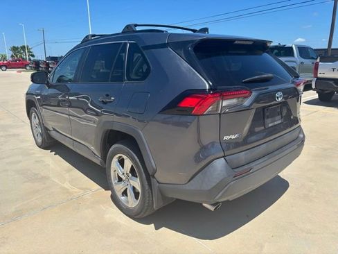 Used 2021 Toyota RAV4 XLE Premium AWD/4WD image 4