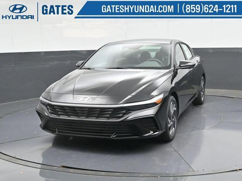 New 2025 Hyundai Elantra Sport FWD image 6