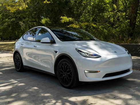 Used 2023 Tesla Model Y Long Range AWD/4WD image 2