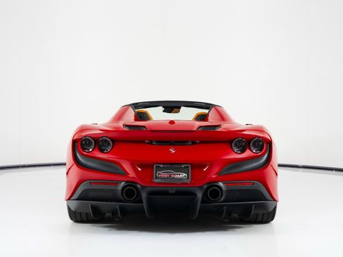 Used 2021 Ferrari F8 Tributo image 4