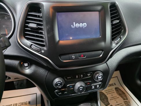 Used 2020 Jeep Cherokee Latitude Plus AWD/4WD image 12
