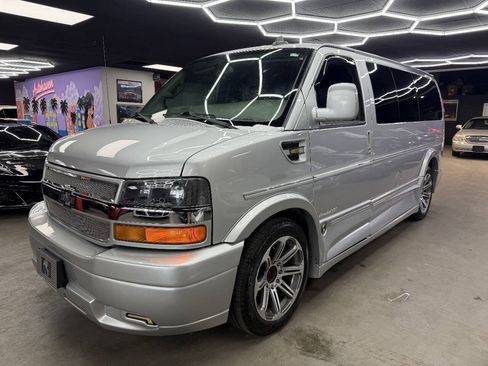 Used 2016 Chevrolet Express 2500 RWD image 1