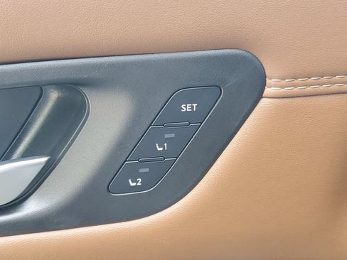 Certified 2025 Nissan Pathfinder Platinum FWD image 29