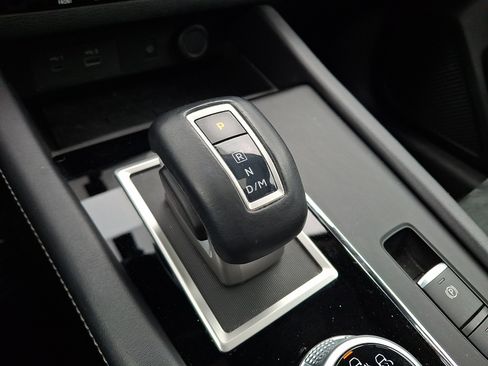 Used 2024 Mitsubishi Outlander SE Black Edition FWD image 14