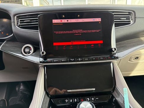 Used 2022 Jeep Wagoneer Series II w/ Flexible Seating Group image 4