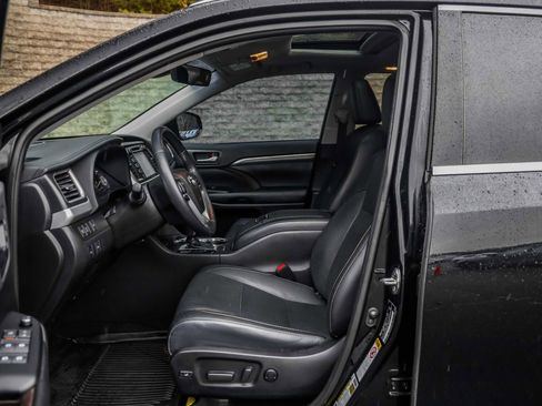 Used 2019 Toyota Highlander Limited image 24