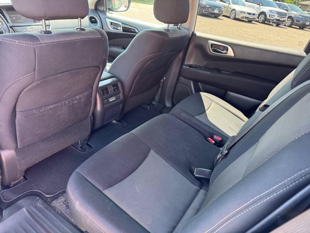 Used 2017 Nissan Pathfinder SV AWD/4WD image 18