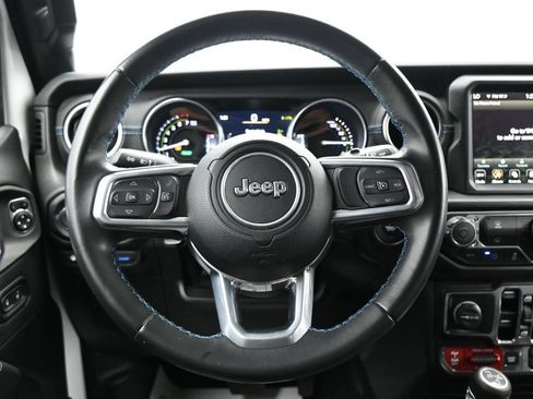 Used 2022 Jeep Wrangler Unlimited Rubicon 4xe AWD/4WD image 15
