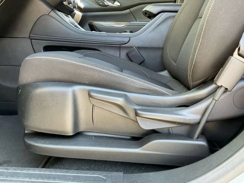 Used 2023 GMC Acadia SLE w/ Elevation Edition FWD image 31