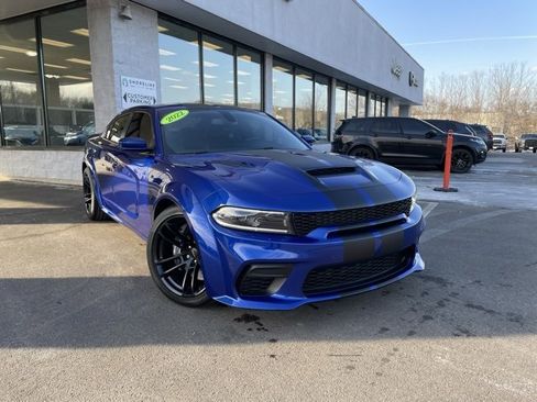Used 2022 Dodge Charger SRT Hellcat w/ Harman/Kardon Audio Group image 3