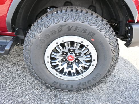 New 2026 Ford Bronco Outer Banks w/ Sasquatch Package image 13