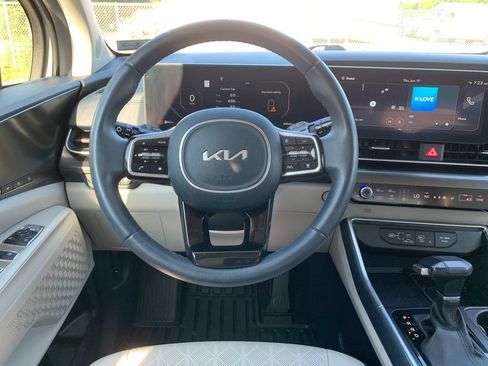 Used 2025 Kia Carnival SX w/ SX Dark Edition Package FWD image 17