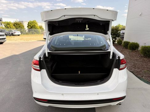 Used 2018 Ford Fusion SE w/ Equipment Group 602A FWD image 18