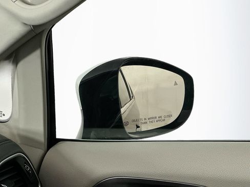 Used 2019 Chrysler Pacifica Limited FWD image 25