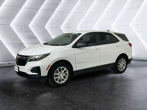 Used 2024 Chevrolet Equinox LS image 3