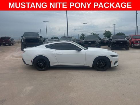 Used 2025 Ford Mustang Coupe RWD image 2