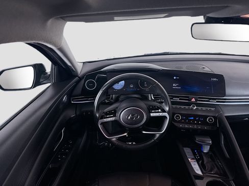 Used 2021 Hyundai Elantra Limited image 17