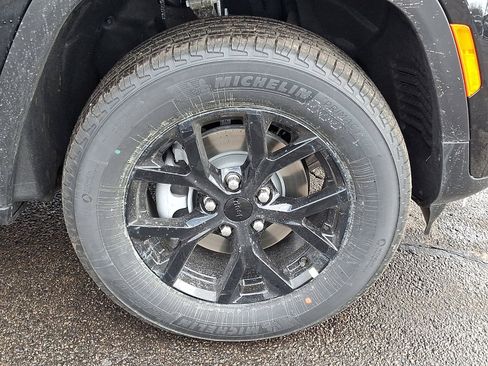 New 2026 Jeep Grand Cherokee Altitude image 8