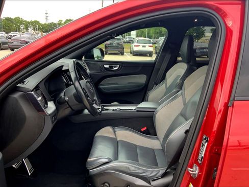 Used 2021 Volvo XC60 T5 R-Design w/ Advanced Package FWD image 8