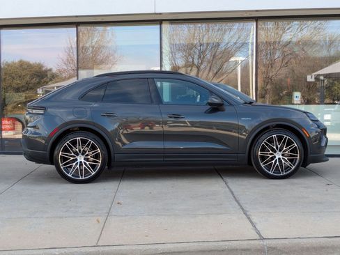 New 2026 Porsche Macan 4 Electric AWD/4WD image 8