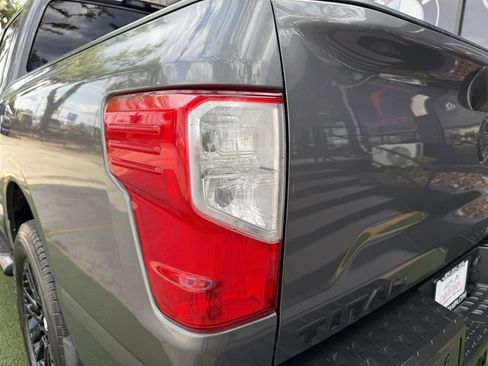 Used 2019 Nissan Titan SV w/ SV Convenience Package AWD/4WD image 12