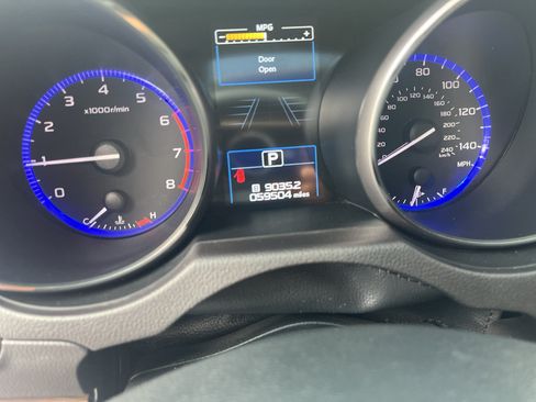 Used 2017 Subaru Outback 2.5i Touring AWD/4WD image 5