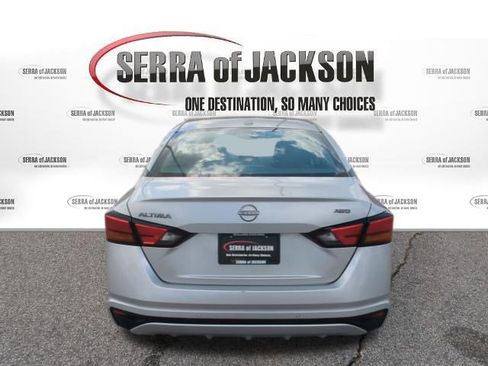 Used 2024 Nissan Altima 2.5 SV image 8