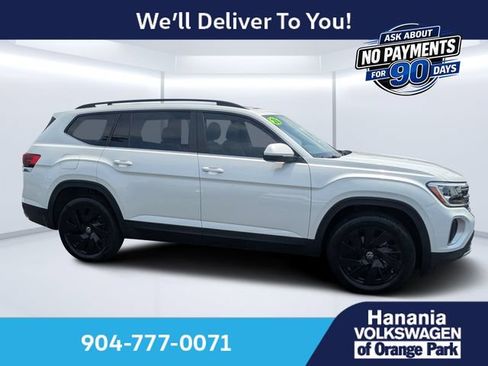 Used 2026 Volkswagen Atlas SE FWD image 2