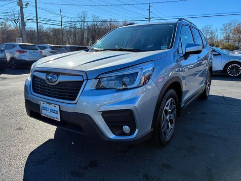 Used 2021 Subaru Forester Premium image 3