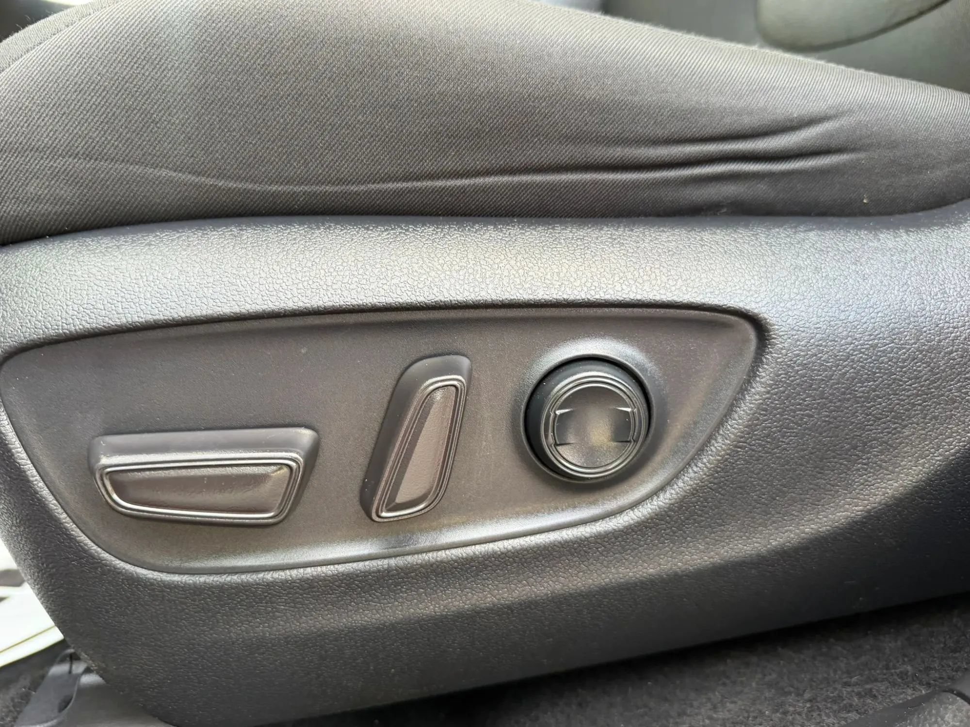 Used 2020 Toyota RAV4 XLE FWD image 13