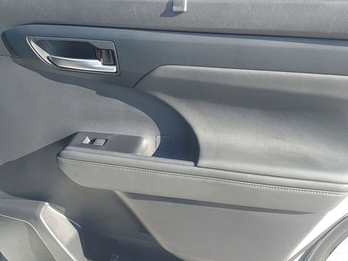 Used 2021 Toyota Highlander XLE image 44