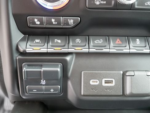Used 2021 GMC Sierra 1500 AT4 w/ AT4 Value Package AWD/4WD image 31