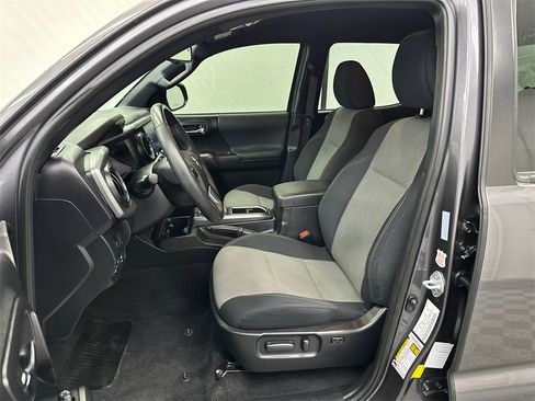 Used 2021 Toyota Tacoma TRD Off-Road image 9