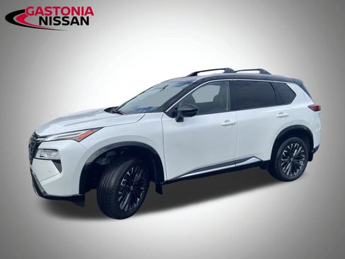 Used 2026 Nissan Rogue Platinum w/ Platinum Premium Package image 5