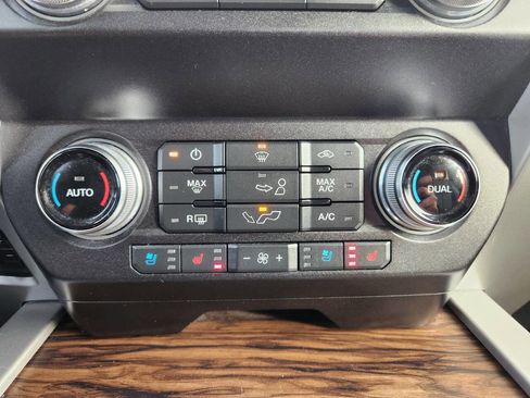 Used 2019 Ford F150 Lariat w/ Equipment Group 502A Luxury AWD/4WD image 28