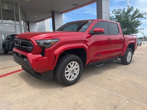 Used 2025 Toyota Tacoma SR5 AWD/4WD image 2