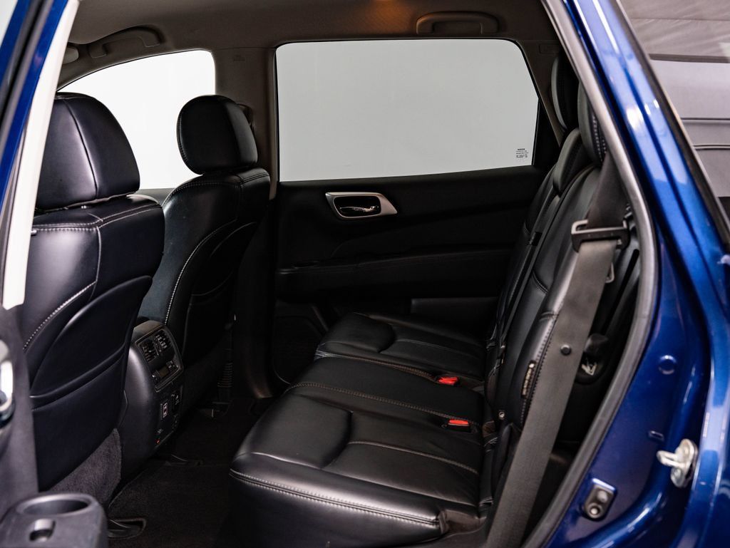 Used 2018 Nissan Pathfinder SL FWD image 40