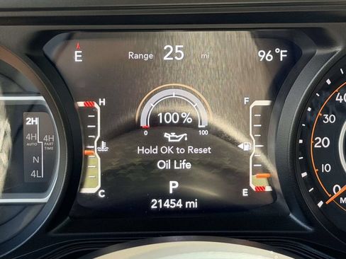Used 2025 Jeep Wrangler Unlimited Rubicon AWD/4WD image 12