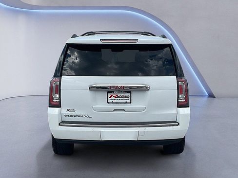 Used 2020 GMC Yukon XL Denali image 3