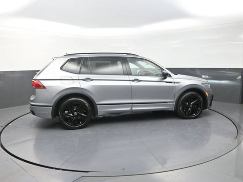 Used 2024 Volkswagen Tiguan SE R-Line FWD image 12