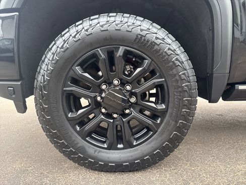 Used 2023 GMC Sierra 3500 Denali w/ Denali Black Diamond Edition AWD/4WD image 12