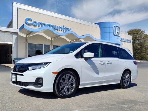 Certified 2025 Honda Odyssey Touring image 1