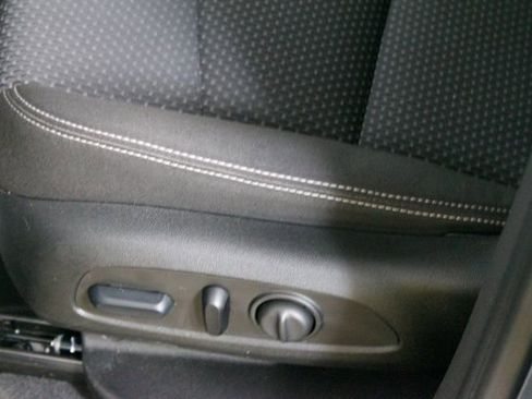 Used 2024 GMC Terrain SLE w/ Driver Convenience Package FWD image 14