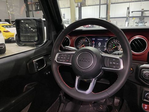 Used 2023 Jeep Gladiator Rubicon w/ LED Lighting Group AWD/4WD image 3
