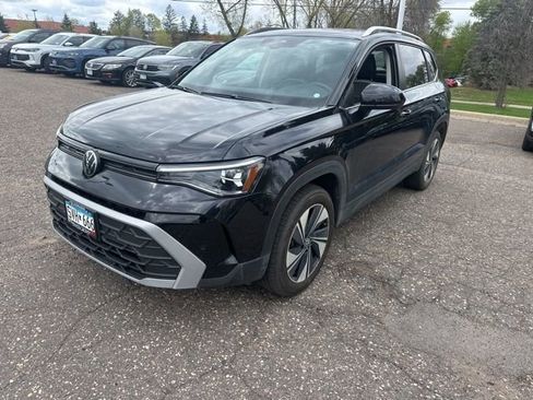 Used 2025 Volkswagen Taos SE AWD/4WD image 7