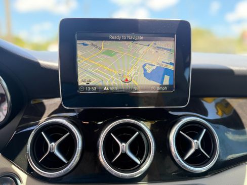 Used 2015 Mercedes-Benz CLA 250 image 21