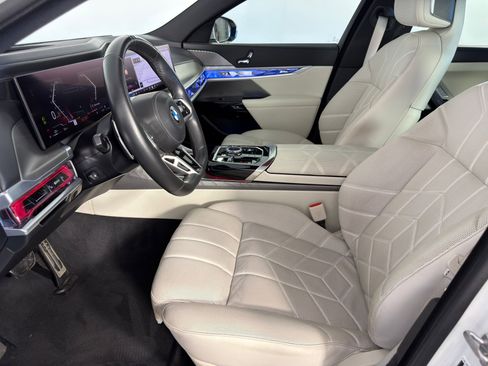 Certified 2023 BMW 760i xDrive image 5
