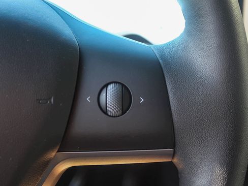 Used 2025 Tesla Model Y Long Range RWD image 22