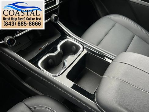 Used 2025 Chevrolet Traverse LT AWD/4WD image 47